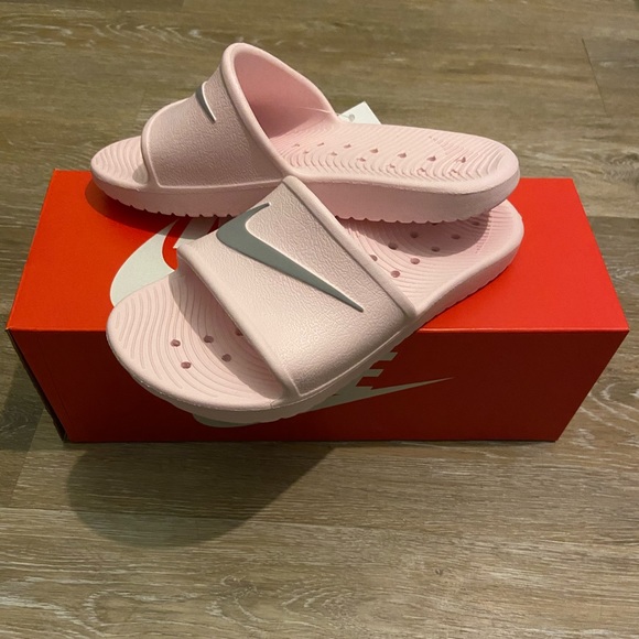 ***Only one pair left***Nike slides - Picture 4 of 6